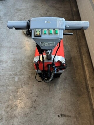 Boen /Scrubmaster machine Hako, B12, rood, bouwjaar 2014
